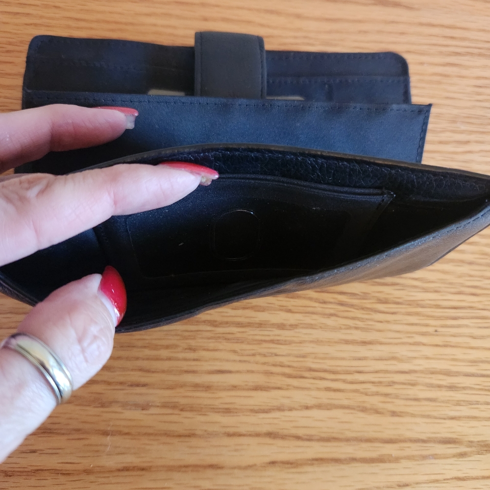 Buxton Black Leather Bifold Wallet - Picture 8 of 11